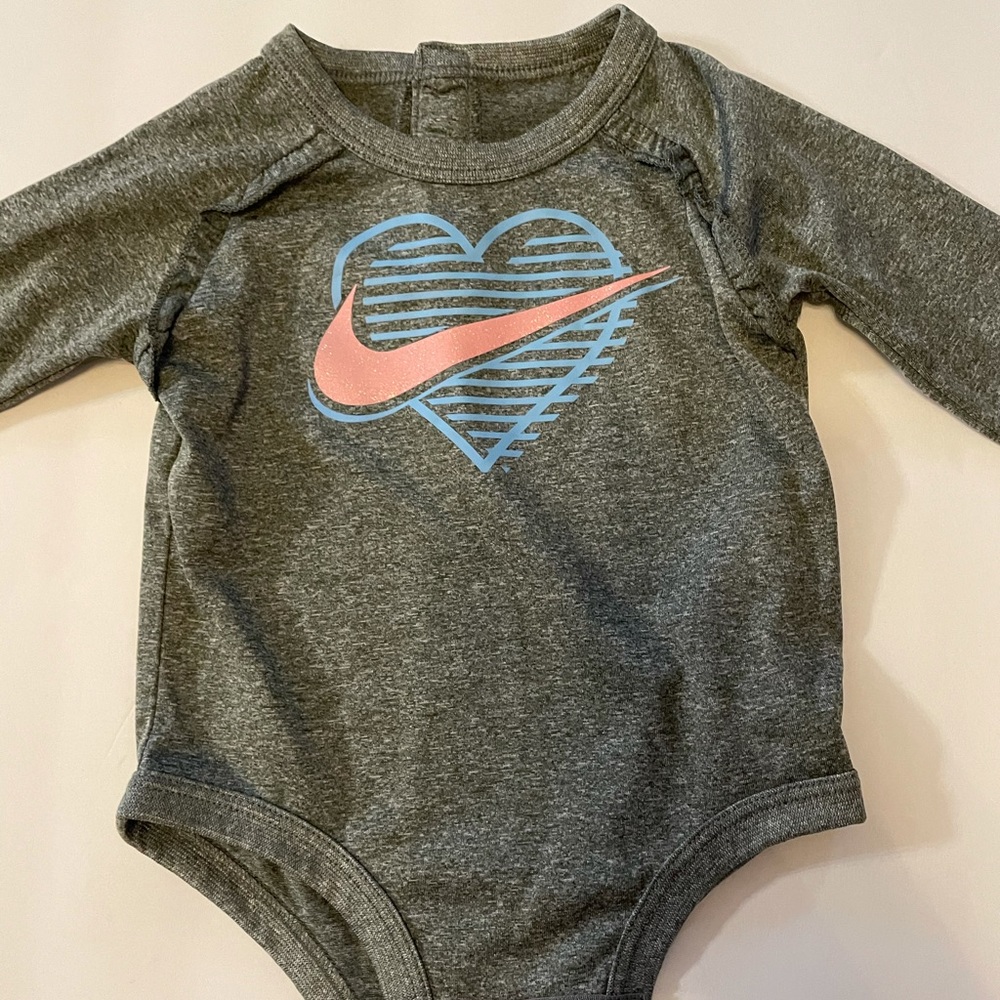 Nike onesie with logo swish size 6 months